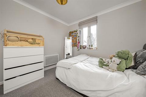 2 bedroom flat for sale, Byron Court, Windsor