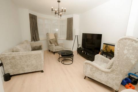 4 bedroom semi-detached house for sale, Kenmore Avenue, Harrow