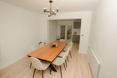 4 bedroom semi-detached house for sale, Kenmore Avenue, Harrow