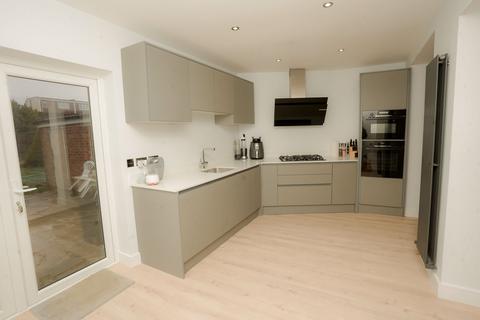 4 bedroom semi-detached house for sale, Kenmore Avenue, Harrow