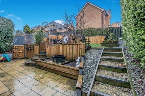 4 bedroom detached house for sale, Whinney Brow, Bradford, BD10