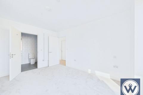 3 bedroom flat for sale, Cable Street, London, E16 2SX