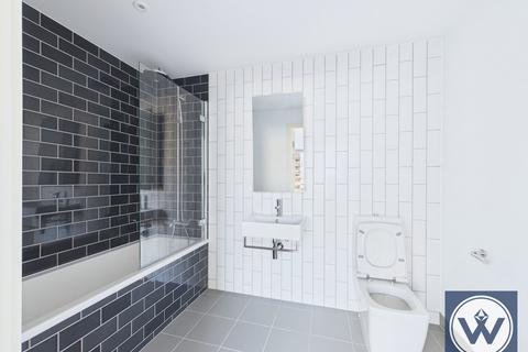3 bedroom flat for sale, Cable Street, London, E16 2SX
