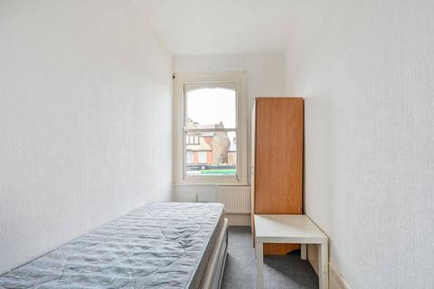 4 bedroom flat to rent, Ewell Road, Surbiton, KT6