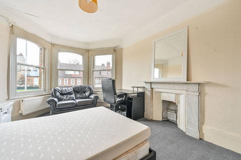 4 bedroom flat to rent, Ewell Road, Surbiton, KT6