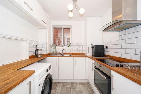 2 bedroom flat for sale, Cantelupe Road, Bexhill-On-Sea