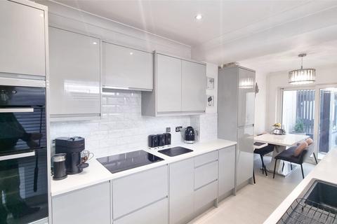 2 bedroom terraced house for sale, Horley, Surrey, RH6