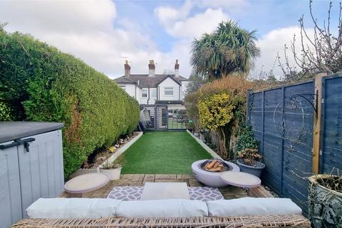 2 bedroom terraced house for sale, Horley, Surrey, RH6