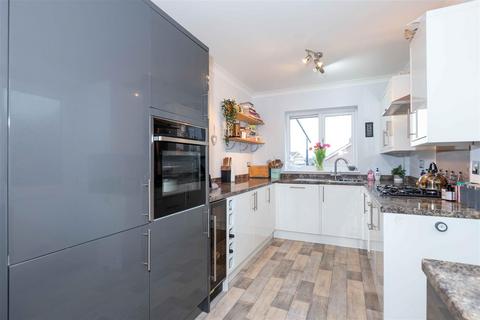 5 bedroom semi-detached house for sale, Tyne Close, Worthing