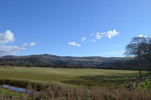 undefined, 4/5 Tai Newyddion, Ynys