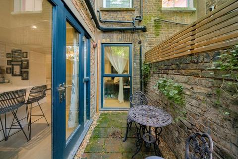 2 bedroom flat to rent, Blythe Road, London W14