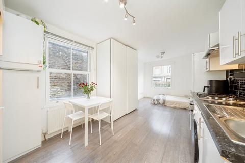 Studio to rent, Messina Avenue, London NW6