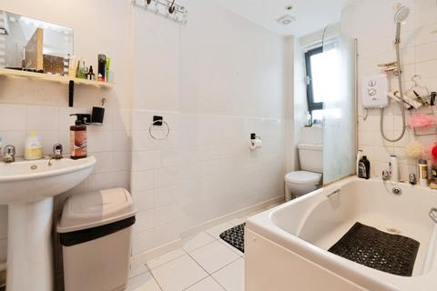 2 bedroom flat for sale, High Street, Haverhill, Suffolk, CB9