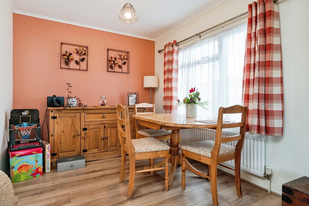 Lounge/Dining