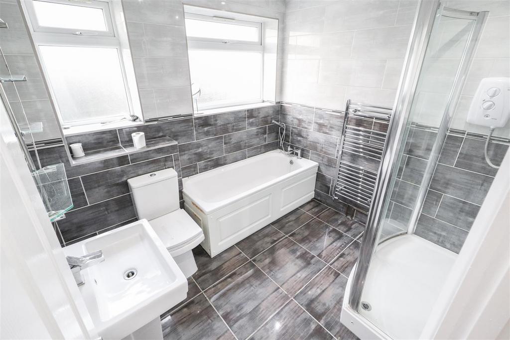 21 Esher Drive-24.jpg