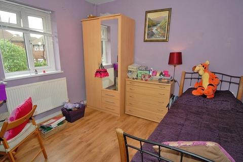 2 bedroom flat for sale, Crockham Way, London