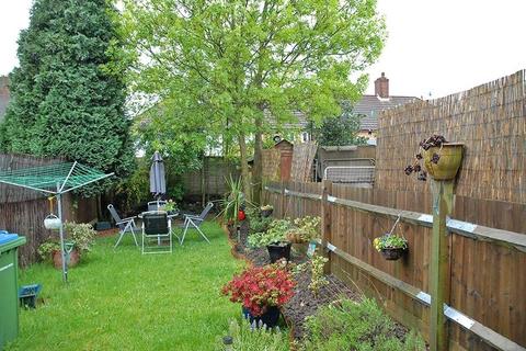 2 bedroom flat for sale, Crockham Way, London