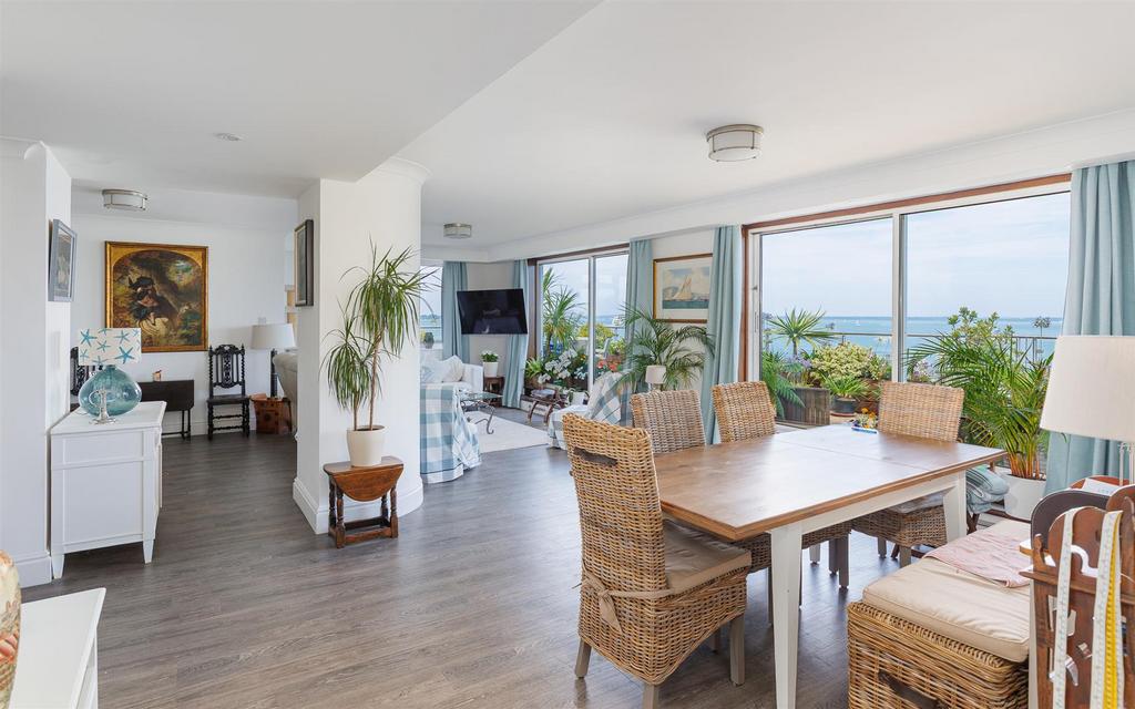 Sitting/Dining Room