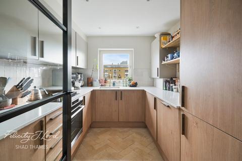 1 bedroom apartment for sale, Queen of Denmark Court, SE16