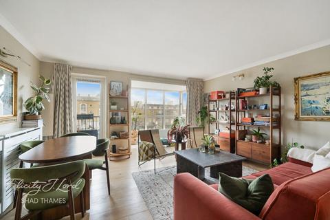 1 bedroom apartment for sale, Queen of Denmark Court, SE16