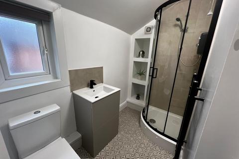 6 bedroom detached house to rent, Dunlop Avenue, Nottingham, NG7