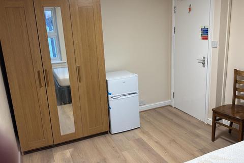 House share to rent, Denzil Road, Dollis Hill, NW10