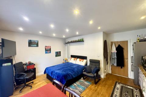 1 bedroom maisonette for sale, Brighton Road, South Croydon