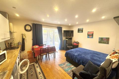 1 bedroom maisonette for sale, Brighton Road, South Croydon