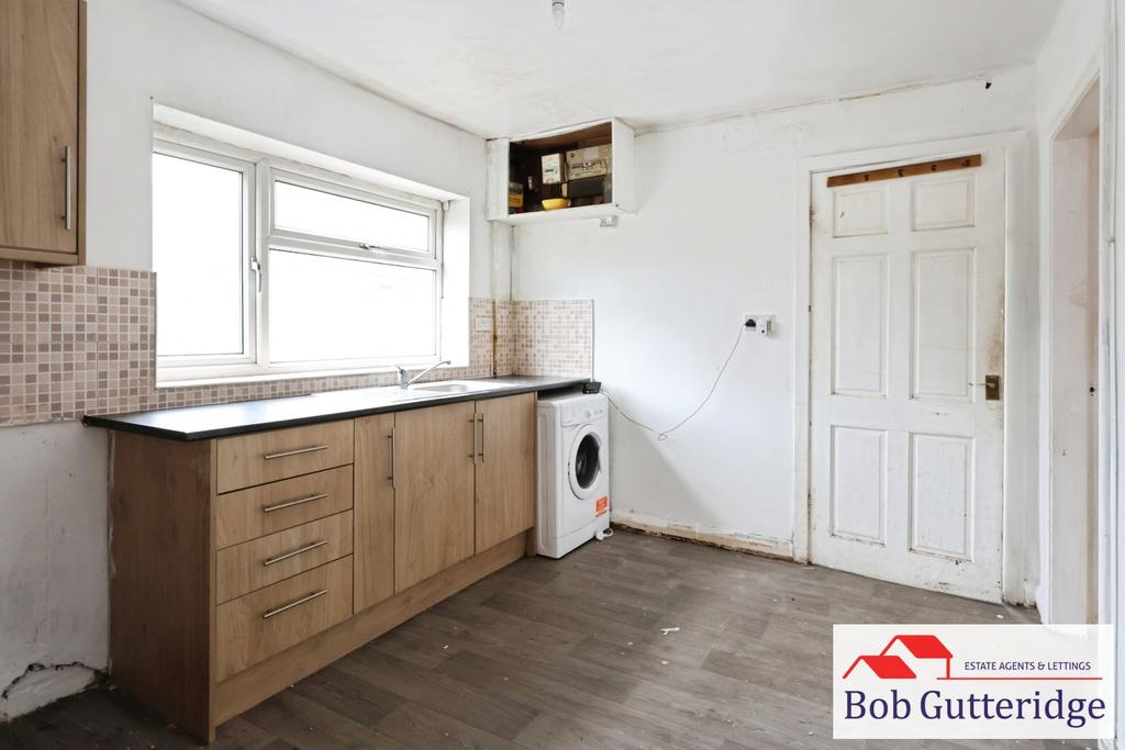 Fitted kitchen / dining room