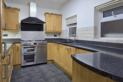 4 bedroom semi-detached house for sale, Court Road, Orpington