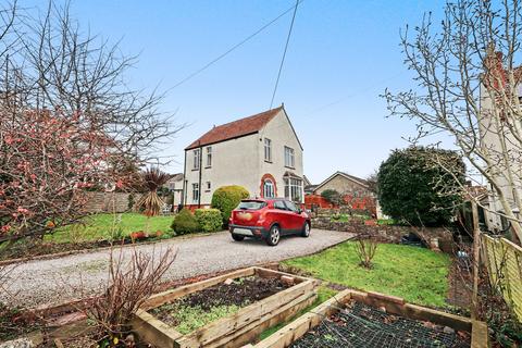 Lewmond Avenue, Wells
