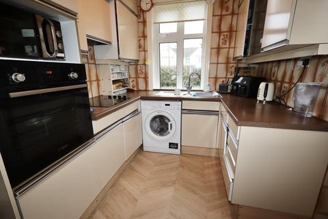 undefined, Lewmond Avenue, Wells