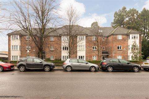 undefined, High Road, London N20