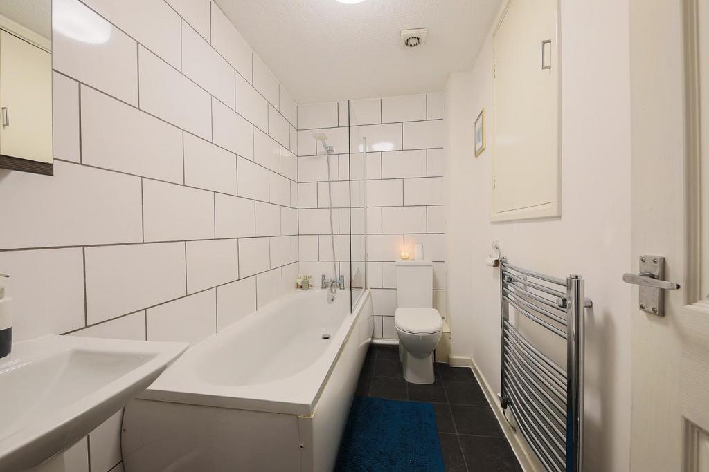 Family bathroom.jpg