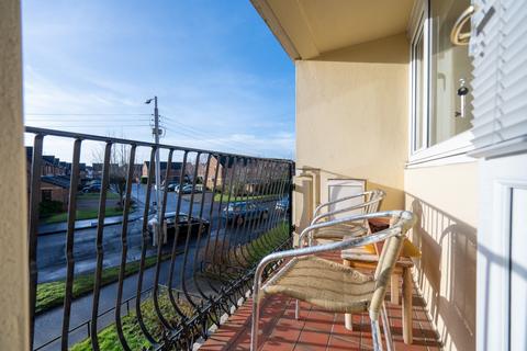 2 bedroom flat to rent, Northland Drive , Flat 1-2, Scotstounhill, Glasgow, G14 9BB