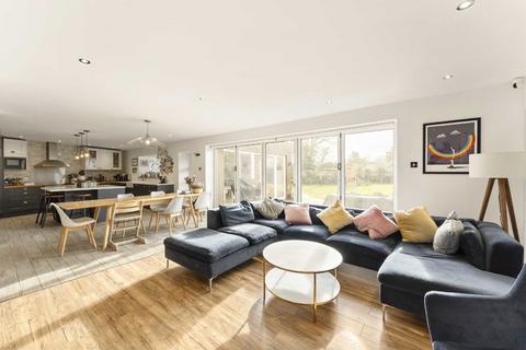 4 bedroom detached house for sale, Tadmor Close, Sunbury-On-Thames TW16