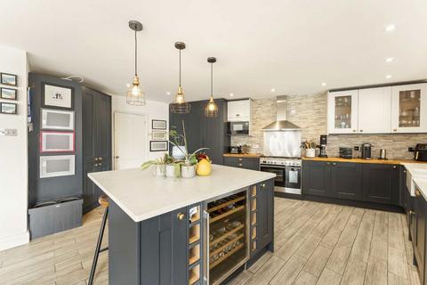 4 bedroom detached house for sale, Tadmor Close, Sunbury-On-Thames TW16