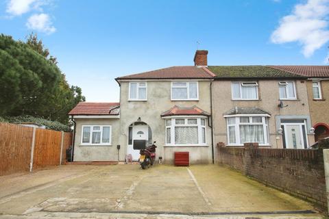 5 bedroom semi-detached house to rent, Princes Park Close, Hayes UB3