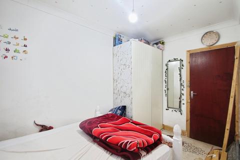 5 bedroom semi-detached house to rent, Princes Park Close, Hayes UB3