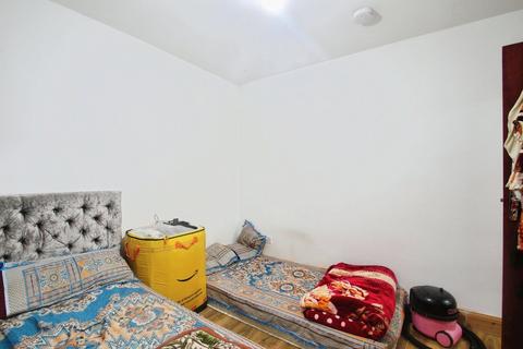 5 bedroom semi-detached house to rent, Princes Park Close, Hayes UB3