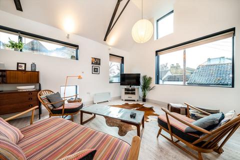 2 bedroom house for sale, May Road, Twickenham TW2