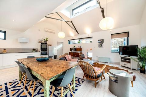 2 bedroom house for sale, May Road, Twickenham TW2