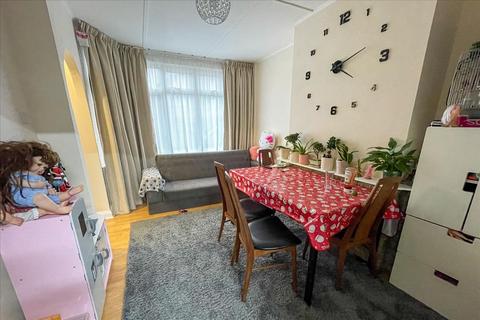 2 bedroom terraced house for sale, Fernside Avenue, Hanworth, Middlesex, TW13