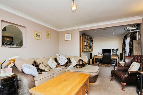 4 bedroom bungalow for sale, Station Crescent, Rayleigh, Essex, SS6