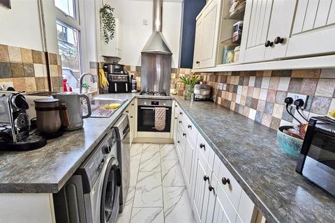 2 bedroom terraced house for sale, Haddenham Road, Off Narborough Road