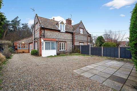 4 bedroom semi-detached house for sale, Holt Road, Cromer, NR27