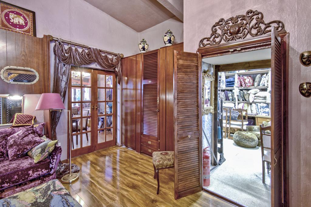Backroom/Bedroom