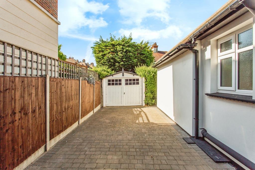 Driveway To Side