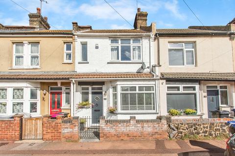 Shoebury Avenue, Shoeburyness, Southend-on-Sea, Essex, SS3