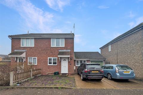 3 bedroom semi-detached house to rent, Charles Court, Wivenhoe, CO7 9EW